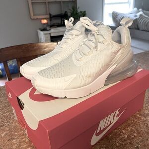 Nike Air Max 270 (GS) size 5y